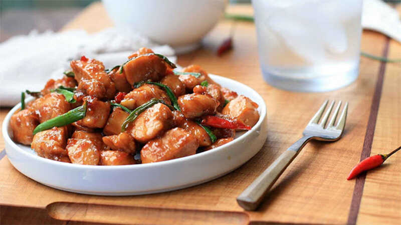 GÀ KHO NƯỚC MẮM TRUYỀN THỐNG - MÓN NGON ĐẬM ĐÀ CỦA ẨM THỰC VIỆT NAM 1 GÀ KHO NƯỚC MẮM